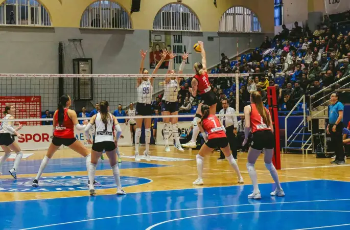 Sultanlar Ligi: Aydın Büyükşehir Belediyespor: 2 - Beşiktaş: 3
