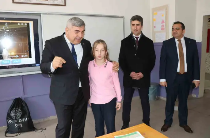 Sünnetci öğrencilerin hedeflerini ve hayallerini dinledi
