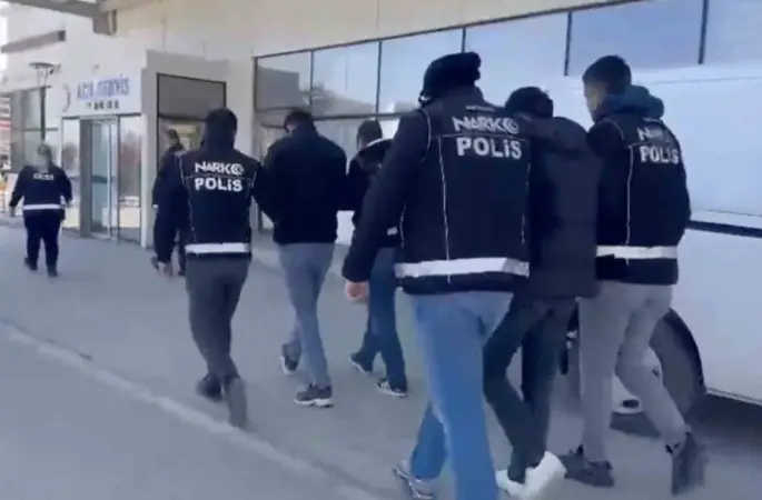 Şüphe üzerine durdurulan araçtan uyuşturucu çıktı: 2 tutuklama
