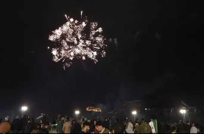 Suriyeliler Emevi Meydanı’nda 2026’ya coşkuyla girdi
