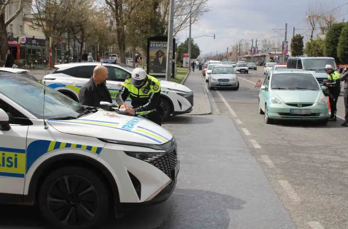 Sürücüler APP plaka ve multimedya konusunda bilgilendirildi
