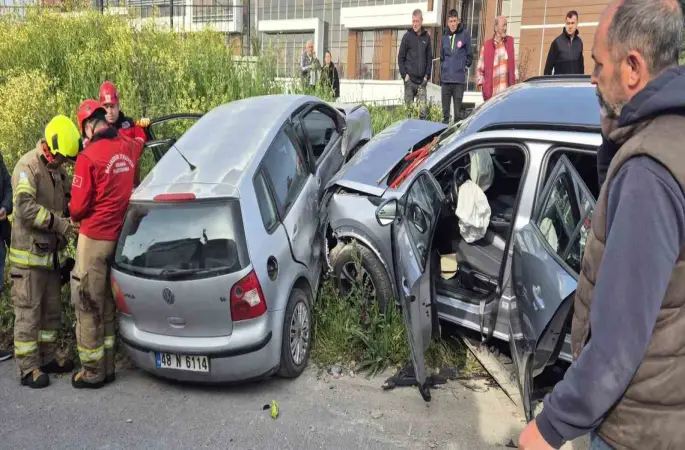 Susurluk’ta çift taraflı trafik kazası: 4 kişi yaralandı
