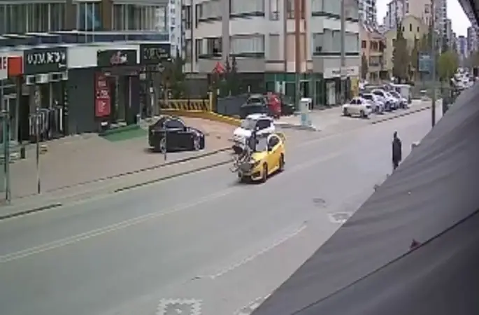 Taksi bisikletle çarpıştı: 1 yaralı
