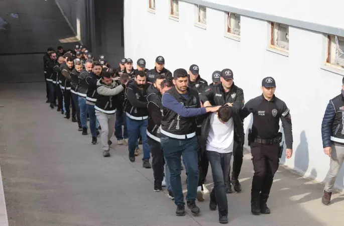 Tarihi baskın: Atık tesisi değil sigara fabrikası, 170 milyon TL’lik ürün ele geçirildi
