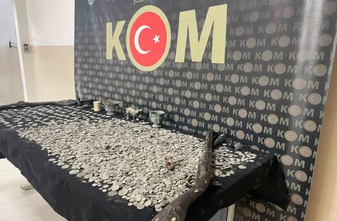 Tarihi eser kaçakçılarına operasyon; binlerce sikke ve onlarca eser ele geçirildi
