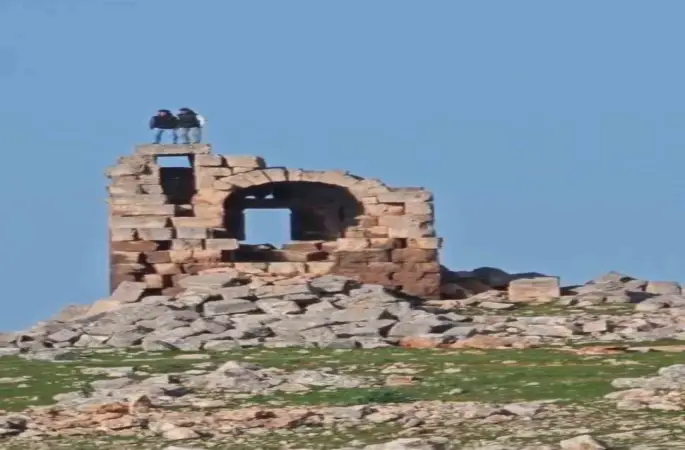 Tarihi yapıda tepki çeken halay
