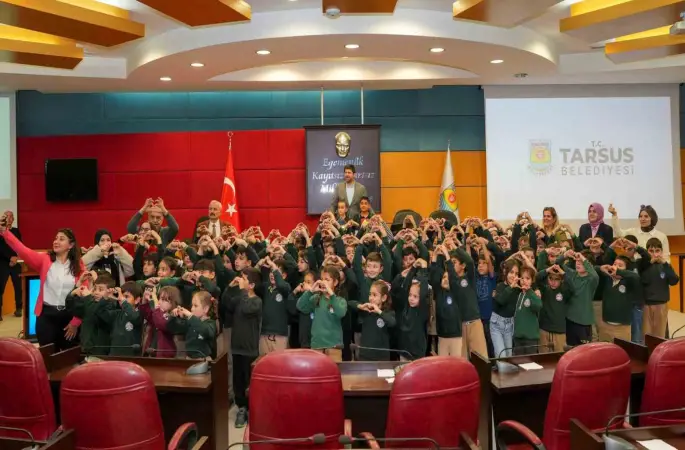 Tarsuslu minikler yerel yönetimleri yerinde öğrendi
