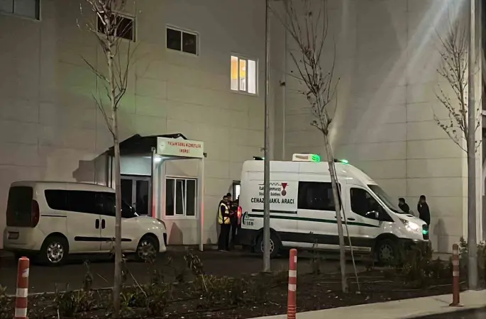 Tartıştığını eşini başından silahla vurup öldürdü
