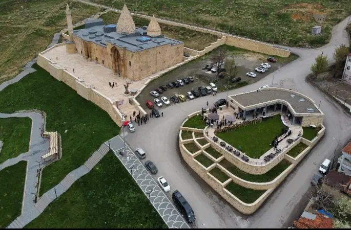 "Taştaki gizem, ruhtaki huzur’ 8 asırlık camide anlamlı etkinliğe ev sahipliği yaptı
