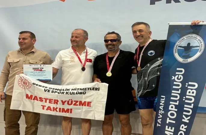 Tavşanlı’da açılan yüzme havuzu 3 çocuk babasını şampiyon yaptı
