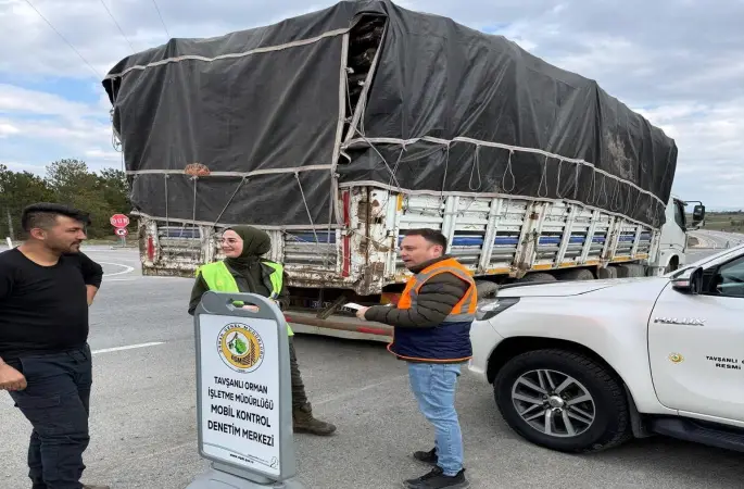 Tavşanlı’da orman emvali yüklü araçlar denetlendi
