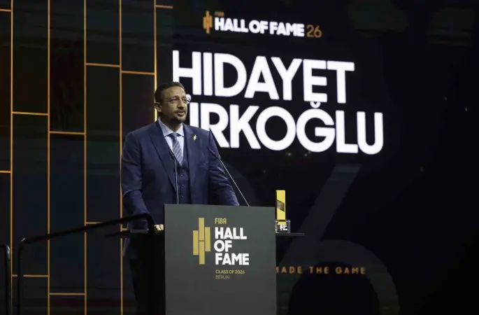 TBF Başkanı Hidayet Türkoğlu, FIBA Hall of Fame 2026 ödülünü aldı
