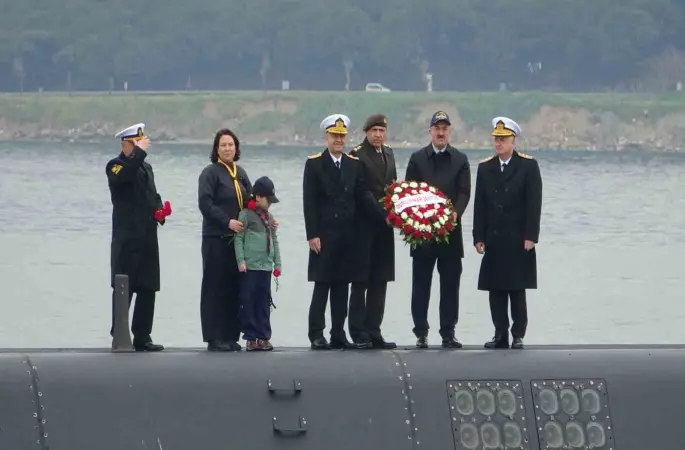 ’TCG Dumlupınar’ denizaltısında şehit olan 81 denizci için anma töreni düzenlendi
