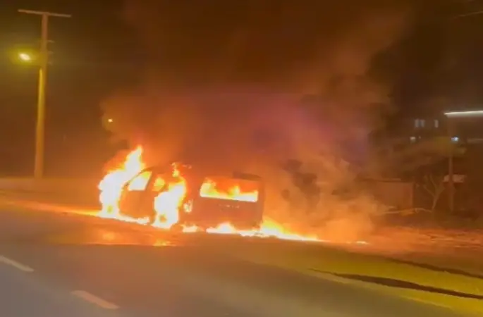 Tekirdağ’da korkutan yangın: Seyir halindeki araç alev topuna döndü
