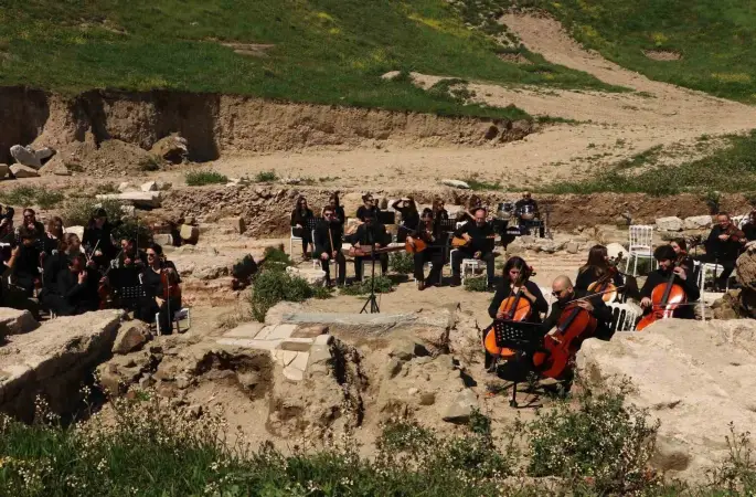 Tekirdağ’da Perinthos Tiyatrosu 2 bin yıl sonra yeniden sanatla buluştu
