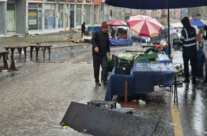 Tekirdağ’da sağanak yağış etkili oldu
