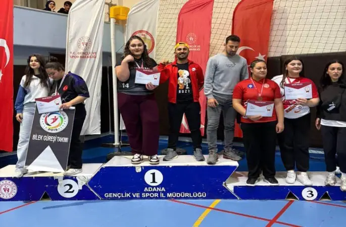 Tekirdağlı öğrenci bilek güreşinde Türkiye birincisi oldu
