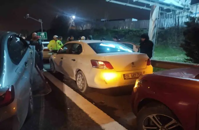 TEM’i kilitleyen 8 araçlı zincirleme kaza
