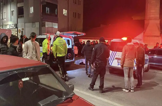 Teravih namazına giderken otomobilin çarptığı kadın hayatını kaybetti, gelini yaralandı
