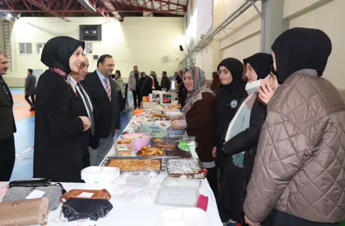 Tercan’da Gazze’ye destek için hayır çarşısı düzenlendi
