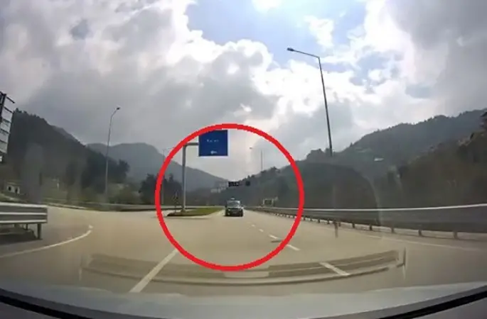 Ters yönden gelen araç faciayı böyle teğet geçti
