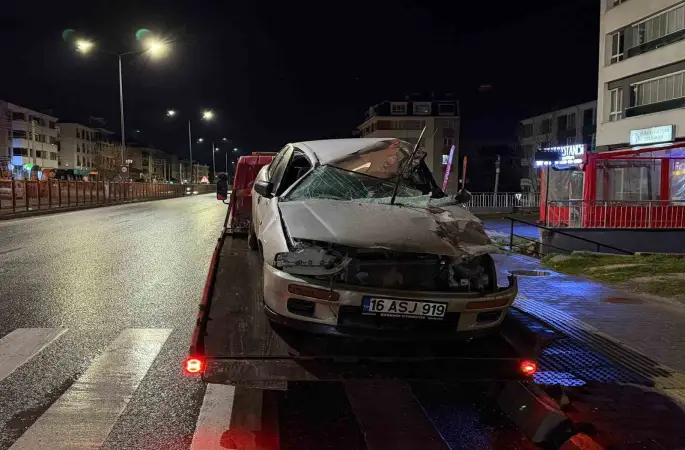 Tıra arkadan çarpan otomobilin sürücüsü yaralandı
