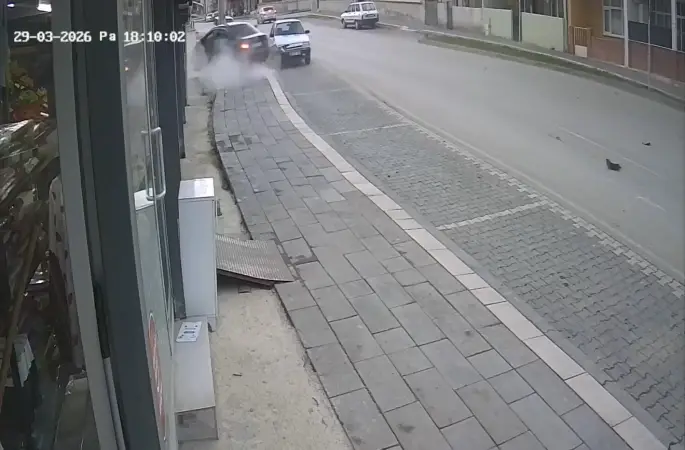 Tokat’ta otomobil markete girdi: 2 yaralı
