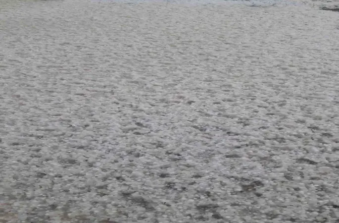 Tomarza’da dolu etkili oldu
