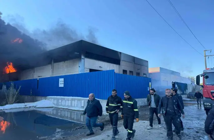 Torbalı’da geri dönüşüm fabrikasında yangın
