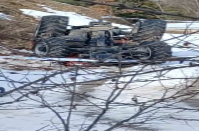 Traktör devrildi, köy muhtarı hayatını kaybetti

