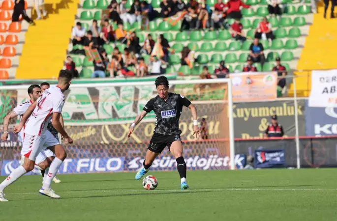 Trendyol Süper Lig: Corendon Alanyaspor: 0 - Samsunspor: 2 (İlk yarı)
