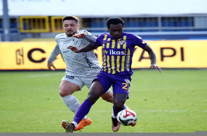 Trendyol Süper Lig: Eyüpspor: 0 - Kocaelispor: 1 (İlk yarı)
