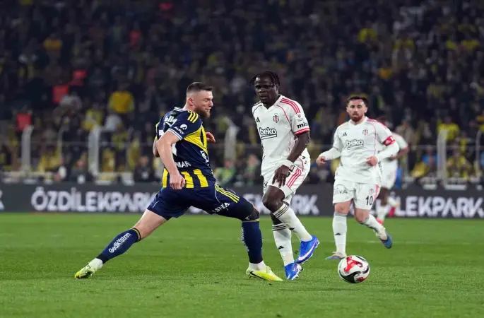 Trendyol Süper Lig: Fenerbahçe: 0 - Beşiktaş: 0 (İlk yarı)
