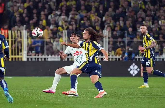 Trendyol Süper Lig: Fenerbahçe: 0 - Çaykur Rizespor: 0 (İlk yarı)

