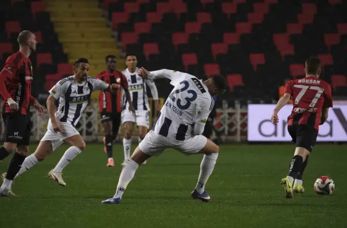 Trendyol Süper Lig: Gaziantep FK: 2 - Kasımpaşa: 1 (İlk yarı)
