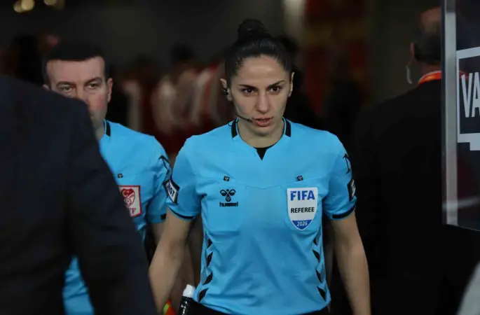 Trendyol Süper Lig: Göztepe: 1 - Alanyaspor: 1 (İlk yarı)
