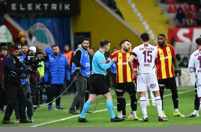 Trendyol Süper Lig: Kayserispor: 0 - Trabzonspor: 1 (Maç devam ediyor)

