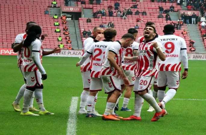 Trendyol Süper Lig: Samsunspor: 1 - Konyaspor: 1 (İlk yarı)
