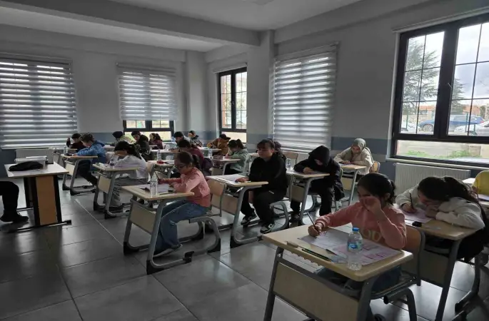 TÜGVA’nın ’Kitap Kurdu’ sınavı Eskişehir’de tamamlandı
