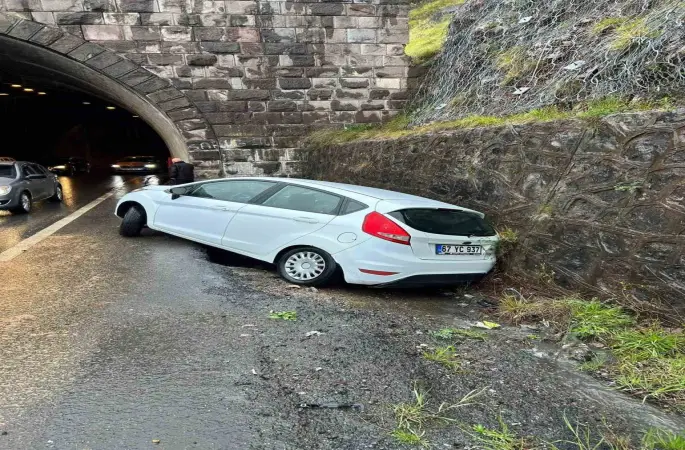 Tünelde kontrolden çıktı, duvara çarptı
