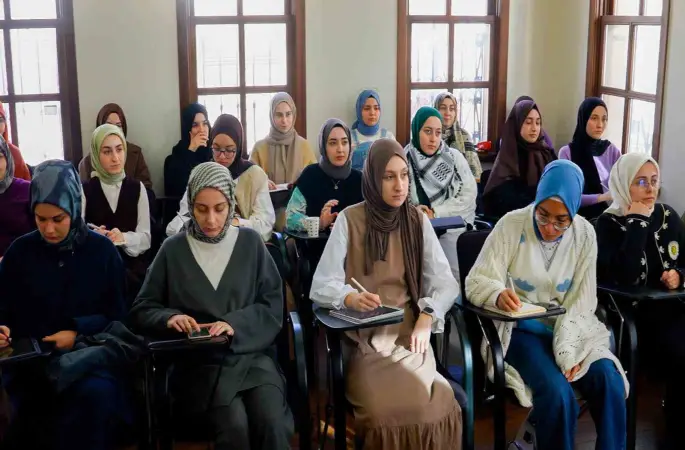 TÜRGEV, Filistin’den gelen 246 genç kıza eğitimde kapı açtı
