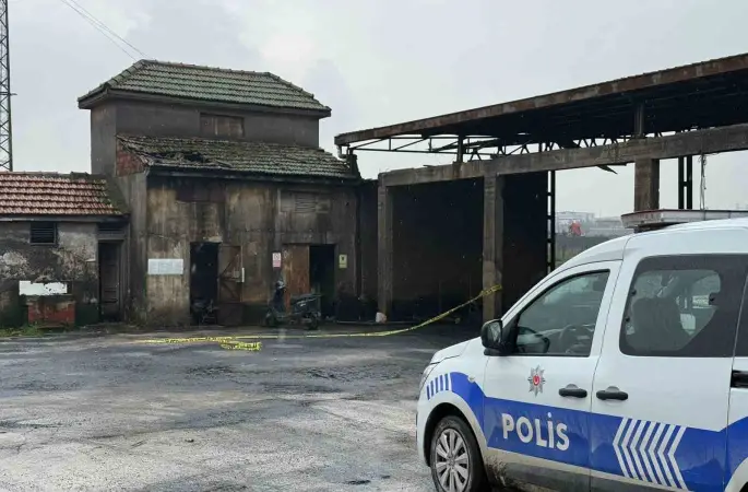 Turgutlu’da bir kişi elektrik trafosu binasında ölü bulundu
