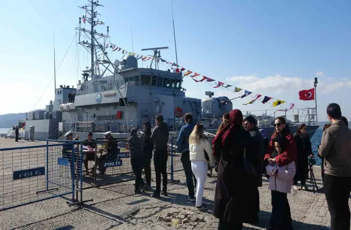 Türk donanmasının gururu olan savaş gemileri ziyarete açıldı
