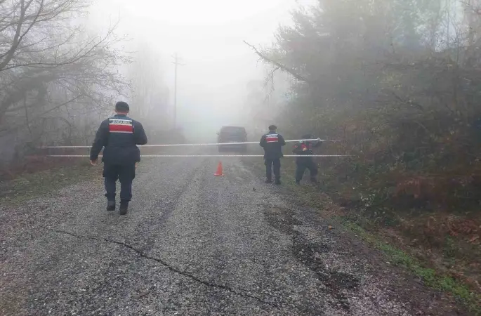 Türkeli’de heyelan nedeniyle köy yolu ulaşıma kapandı
