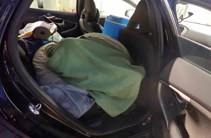 Türkiye’den çıkan araçlara gizlenen kaçaklar yakalandı
