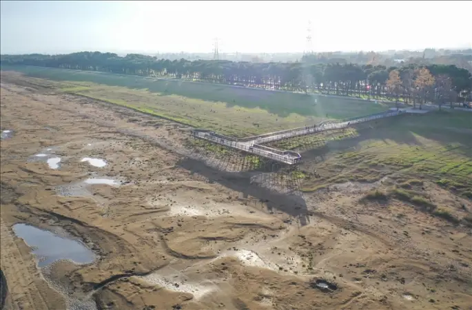 Türkiye'nin beşinci büyük gölündeki su çekilmesi her geçen gün artıyor