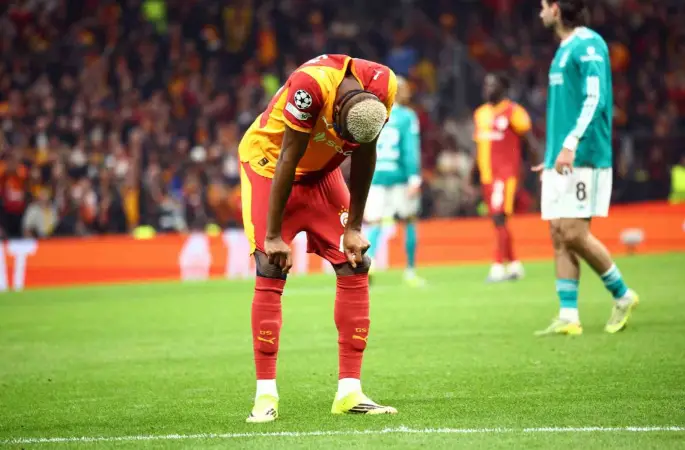 UEFA Şampiyonlar Ligi: Galatasaray: 1 - Liverpool: 0 (İlk yarı)
