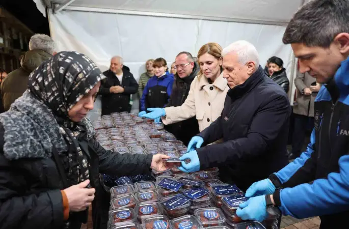Ulu Cami’de Ramazan’a tatlı başlangıç
