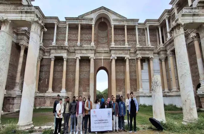 Uluslararası öğrenciler Sardes’te tarihle buluştu
