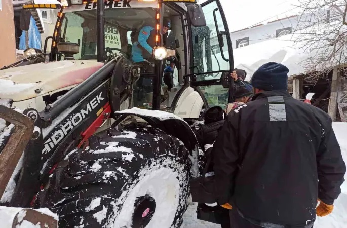 UMKE ekipleri iki hastayı hastaneye ulaştırdı
